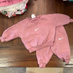 Nike sweatsuit set